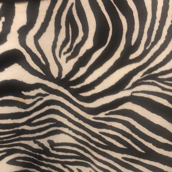 St. John Sport short sleeve zebra print top size extra large Stretchy material - Picture 4 of 5